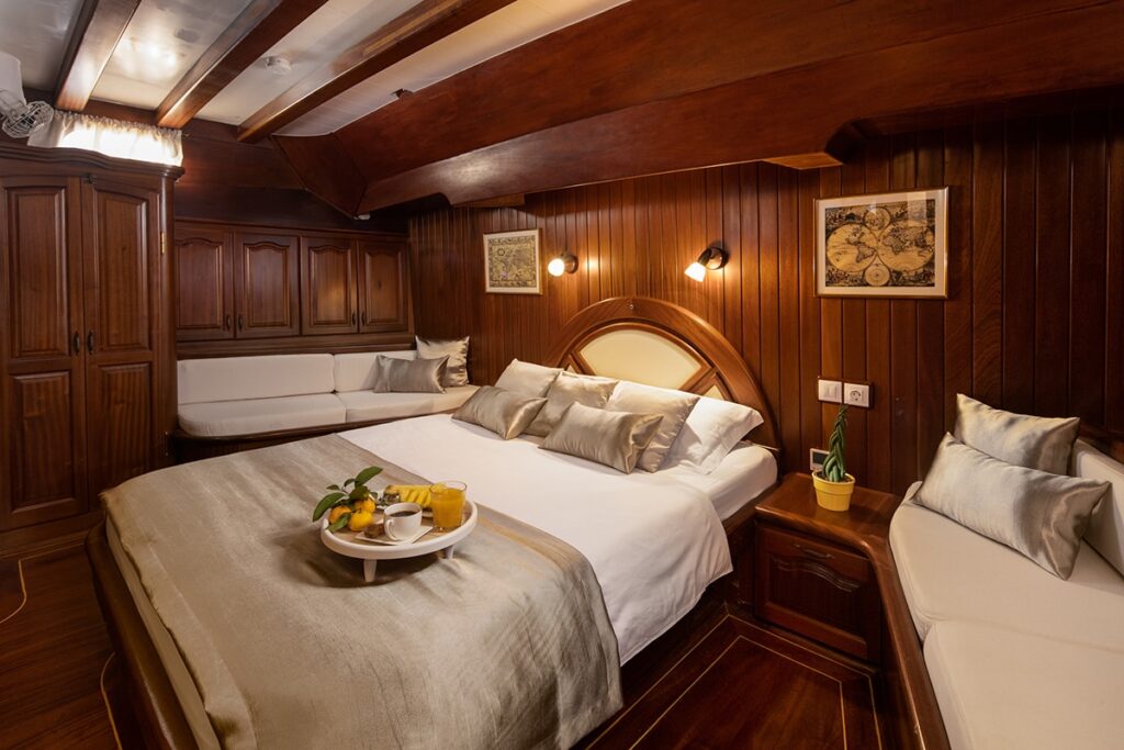 Nostra Vita - 06 - Interior - Master Cabin (1)